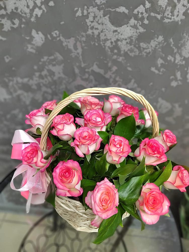 Цветочная композиция из Розы в корзине в Петропавловке Республики Бурятия