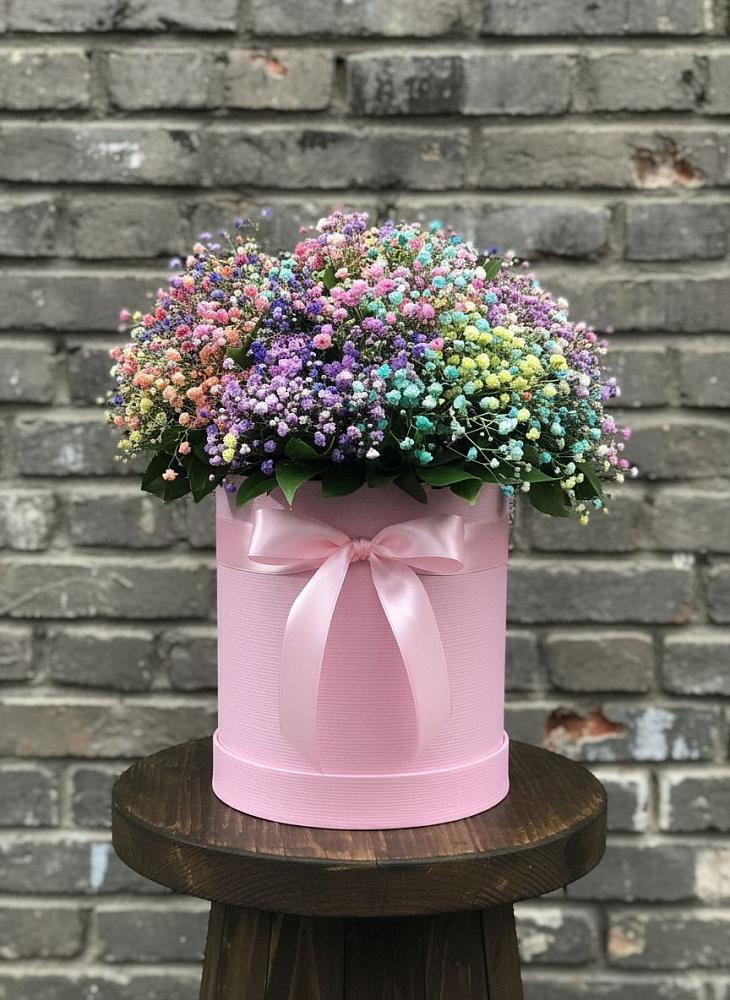 Цветочная композиция из Гипсофила и Розы в шляпной коробке в Петропавловке Республики Бурятия