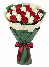 Букет Микс из красных и белых роз в Петропавловке Республики Бурятия