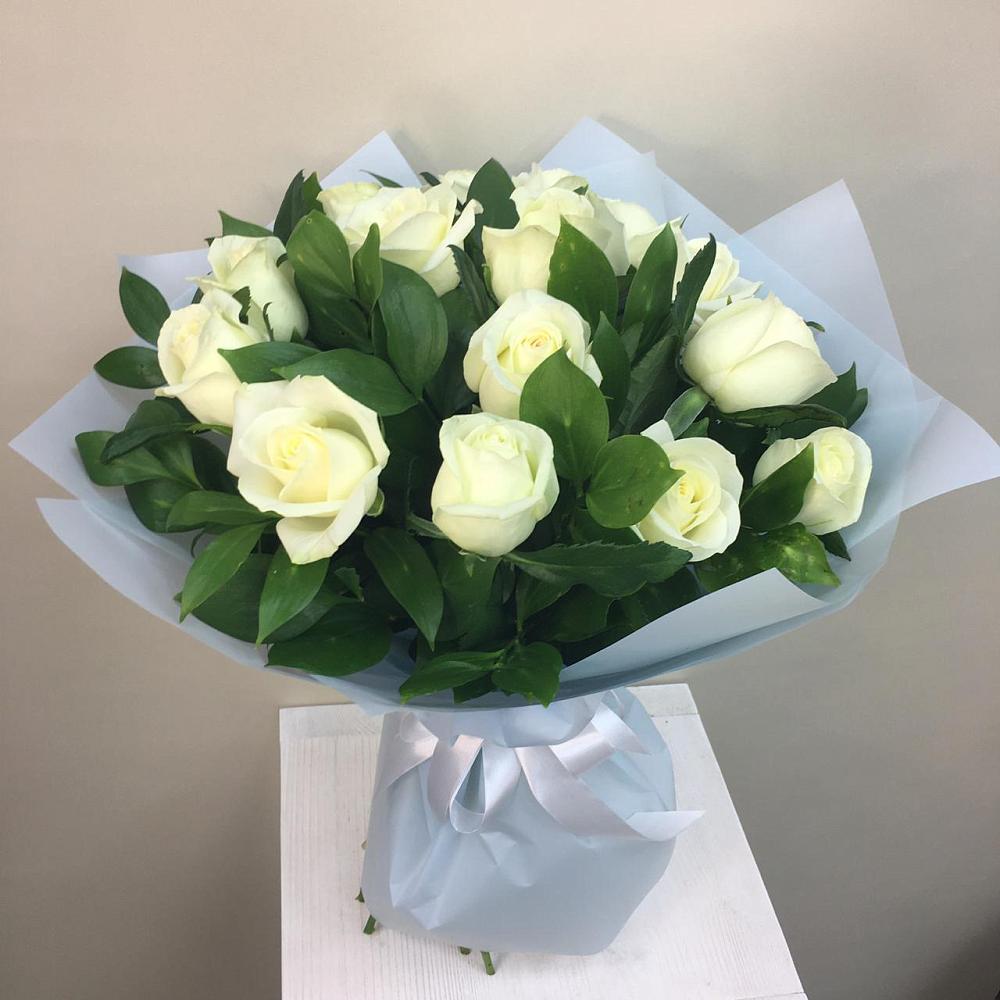 Букет 15 Белых роз Проуд в Петропавловке Республики Бурятия