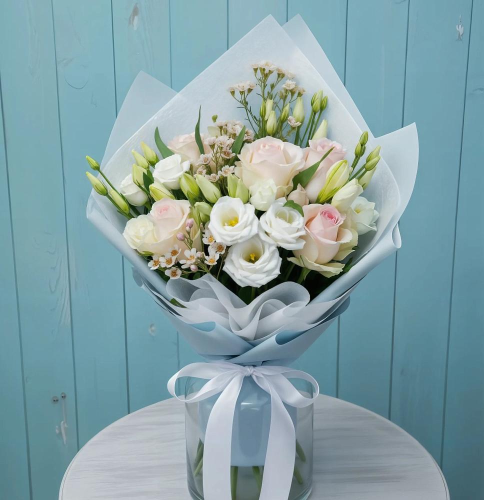 Букет цветов из: Розы и Лизиантусы в Петропавловке Республики Бурятия