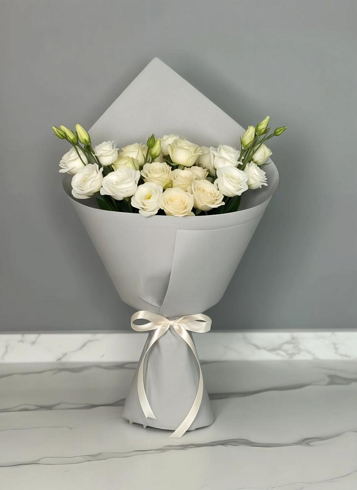 Букет цветов из: Розы и Лизиантусы в Петропавловке Республики Бурятия