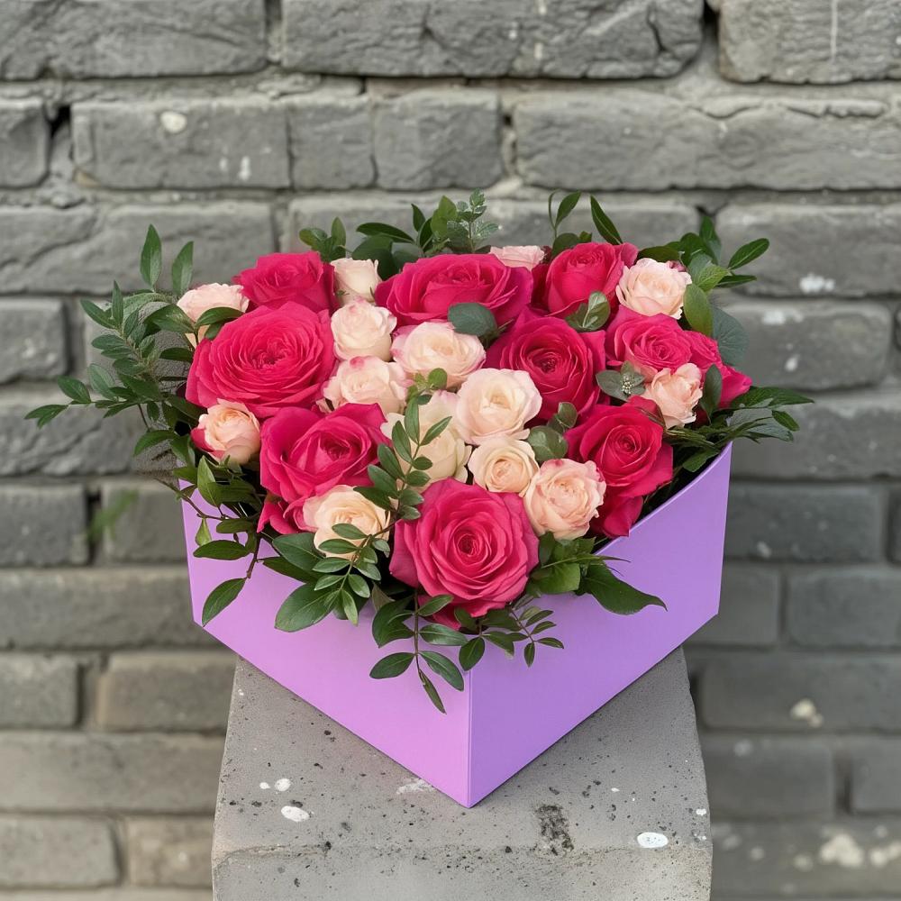 Цветочная композиция из Розы в коробке в Петропавловке Республики Бурятия