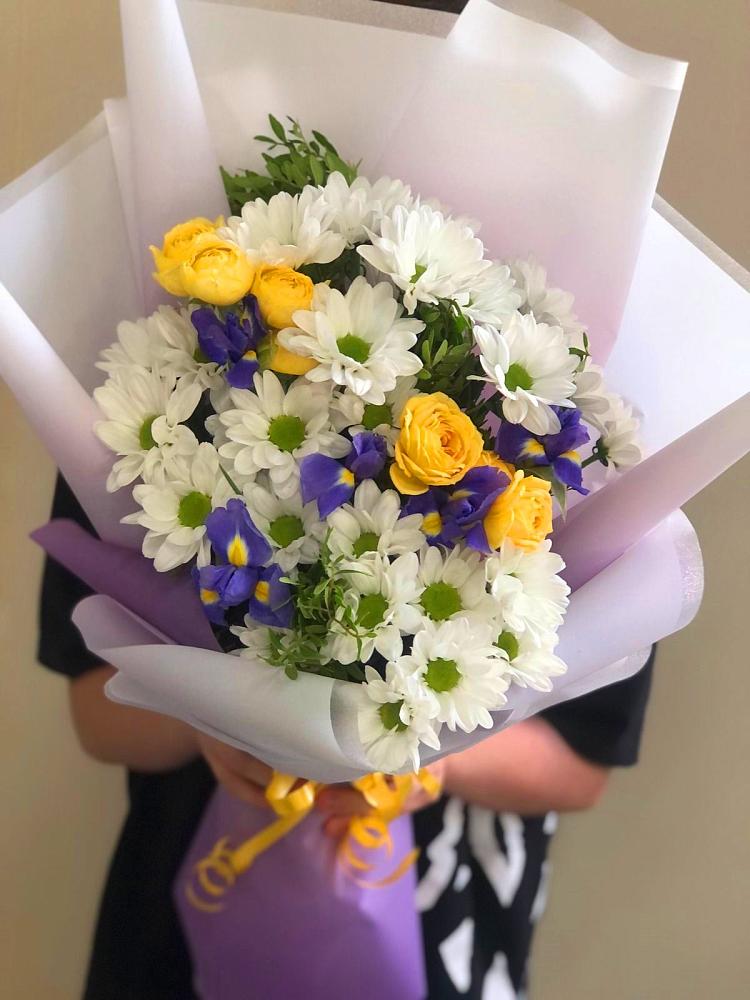 Букет цветов из: Ирисы, Хризантемы и Розы в Петропавловке Республики Бурятия