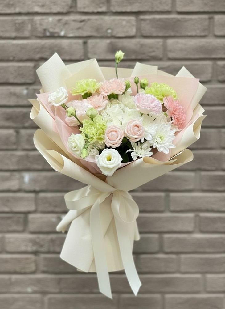 Букет цветов из: Гвоздики, Розы, Лизиантусы и Хризантемы в Петропавловке Республики Бурятия