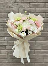 Букет цветов из:  Гвоздики, Розы, Лизиантусы и Хризантемы в Петропавловке Республики Бурятия