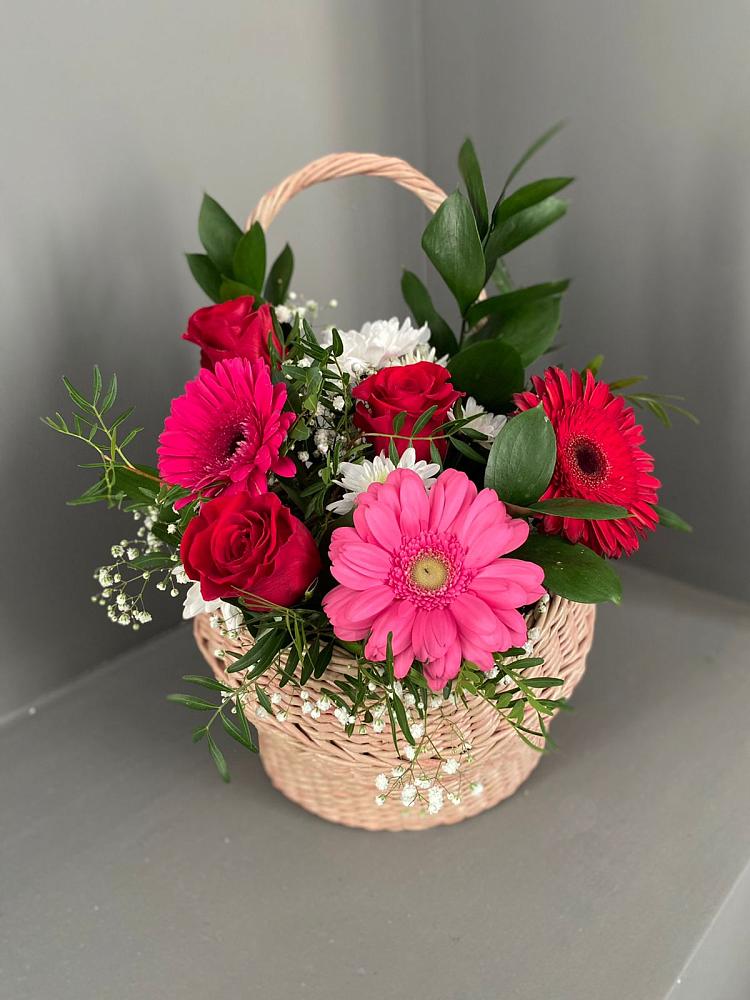 Цветочная композиция из Розы, Хризантемы и Герберы в корзине в Петропавловке Республики Бурятия