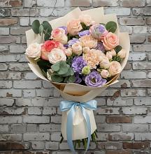 Букет цветов из:  Розы, Лизиантусы и Гвоздики в Петропавловке Республики Бурятия