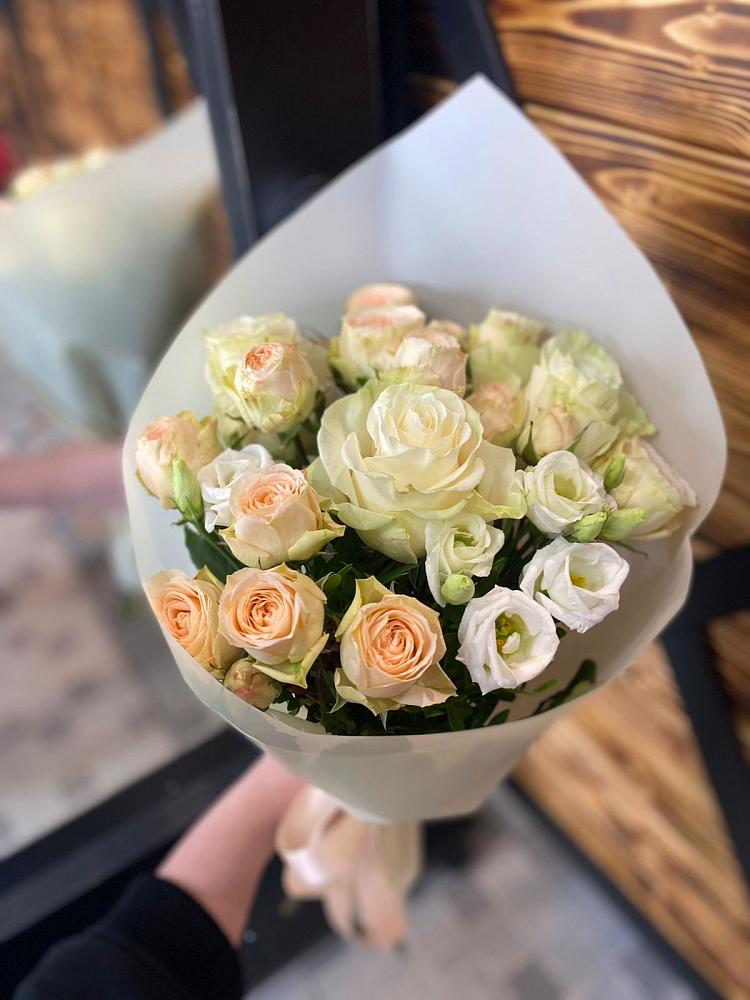 Букет цветов из: Розы и Лизиантусы в Петропавловке Республики Бурятия